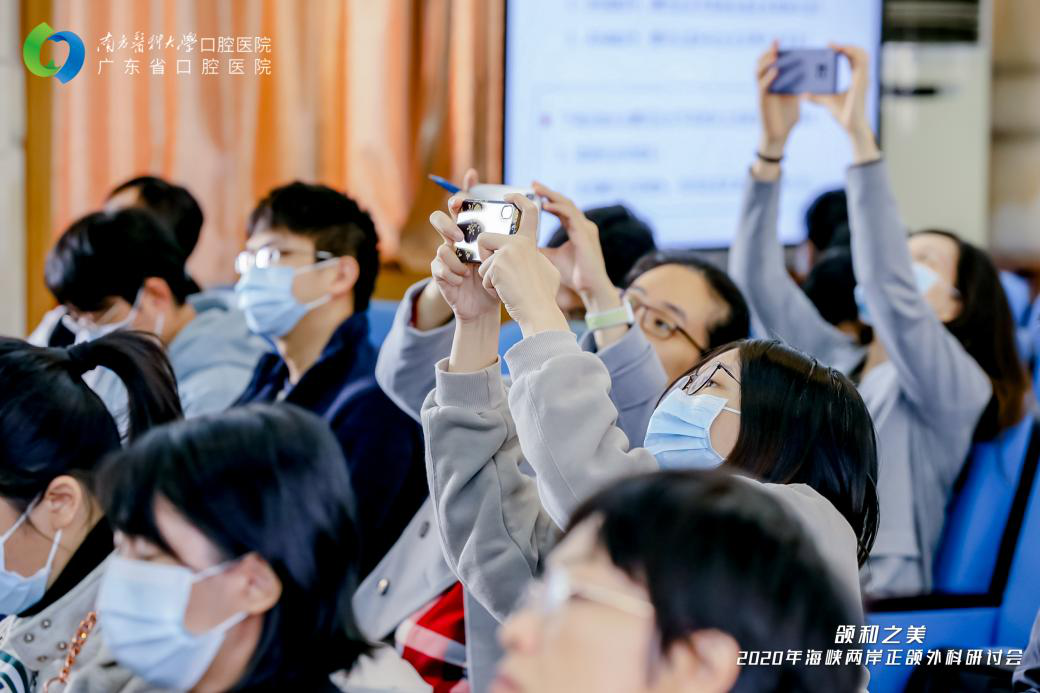 参会学员认真听讲、仔细记录.png